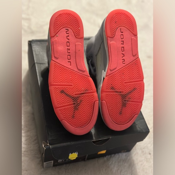 Jordan five hot lava gs sz6 - Picture 5 of 9